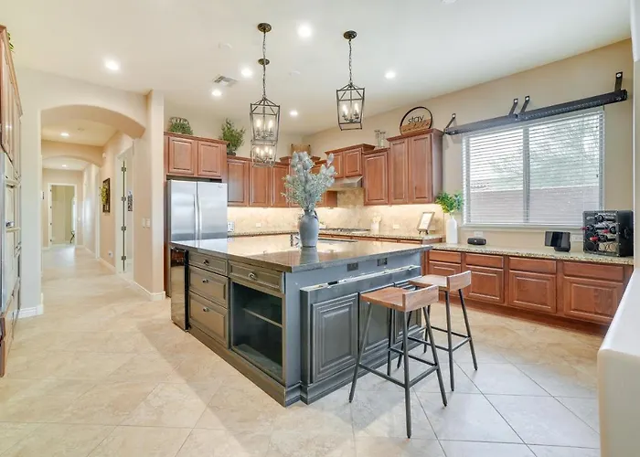 Pool, Hot Tub & Putting Green: Estrella Mtn 4br Holiday home *