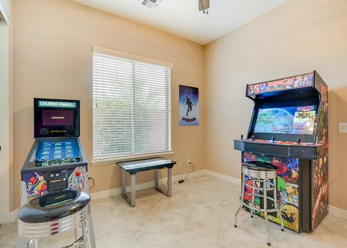 Pool, Hot Tub & Putting Green: Estrella Mtn 4br Holiday home *